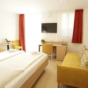 3* מלון Adria